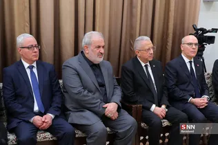 آقای «قیس سعید» رئیس‌جمهور تونس و هیئت همراه، عصر امروز در دیدار با رهبر انقلاب اسلامی، به نمایندگی از دولت و ملت این کشور، ضایعه درگذشت رئیس جمهور و وزیر امور خارجه و همراهان ایشان را به حضرت آیت‌الله خامنه‌ای و ملت ایران تسلیت گفت.