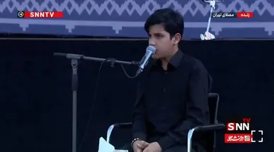 ببینید| اجرای قطعه دلنشین حب‌الحسین توسط محمدحسین عظیمی این‌بار در جوار پیکر رهبر شهید
