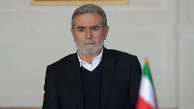 دبیرکل جنبش جهاد اسلامی فلسطین به پیکر رهبر شهید ادای احترام کرد +فیلم