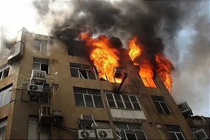 حادثه آتش سوزی در خیابان آزادی مهار شد