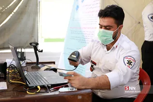 واکسیناسیون کرونا توسط نیروهای اورژانس تهران