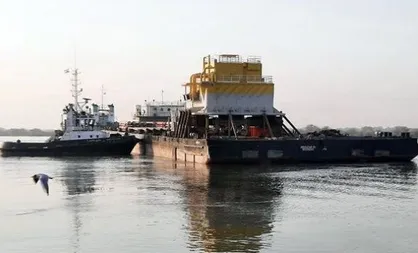 آغاز عملیات نصب اولین گوی شناور پایانه نفتی جاسک