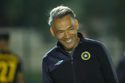 مورایس ماندنی شد