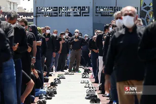 عزاداری ظهر عاشورا در میدان امام حسین (ع)