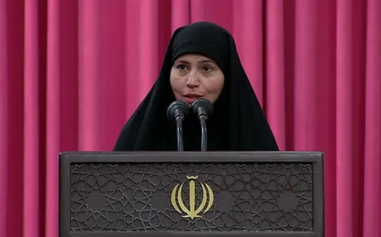 مادر دو شهید لبنانی خطاب به رهبر انقلاب: مادر یک مکتب است؛ اگرچه ما زنان نمی&zwnj;توانیم به میدان نبرد برویم، اما با تربیت درست، یک امت و ملت را تقدیم جبهه مقاومت می&zwnj;کنیم