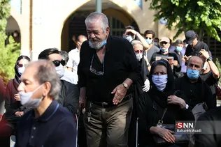 تشییع پیکر مرحوم محمدعلی کشاورز در قطعه هنرمندان