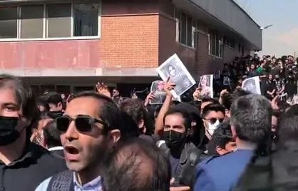 تصاویری واضح از خشونت دانشجونما&zwnj;ها در دانشگاه شریف