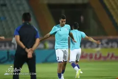 خشم پرسپولیسی‌ها از استوری بازیکن استقلال / اقدام عجیب روی چهره مدافع سرخ‌ها + عکس