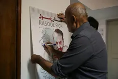 امضای جمشید هاشم‌پور پای پوستر «نشان رسول» / آقا رسول جاودانه شد