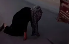 زن آواره فلسطینی، نماد فاجعه انسانی در غزه