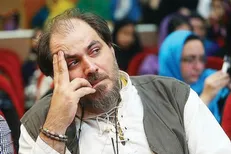 «پیراهنی جا مانده در باد» خوانش می‌شود