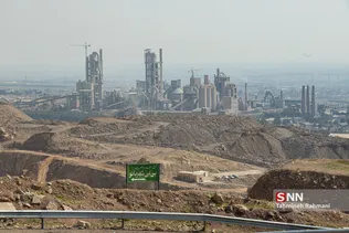 نمایی از کارخانه سیمان در نزدیکی آستان بی‌بی شهربانو در منطقه بیست تهران