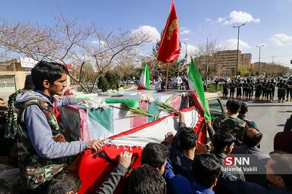 تدفین ۲ شهید گمنام در دانشگاه فرهنگیان اصفهان/ دانشجویان بی&zwnj;صبرانه برای استقبال از شهدا منتظر بودند