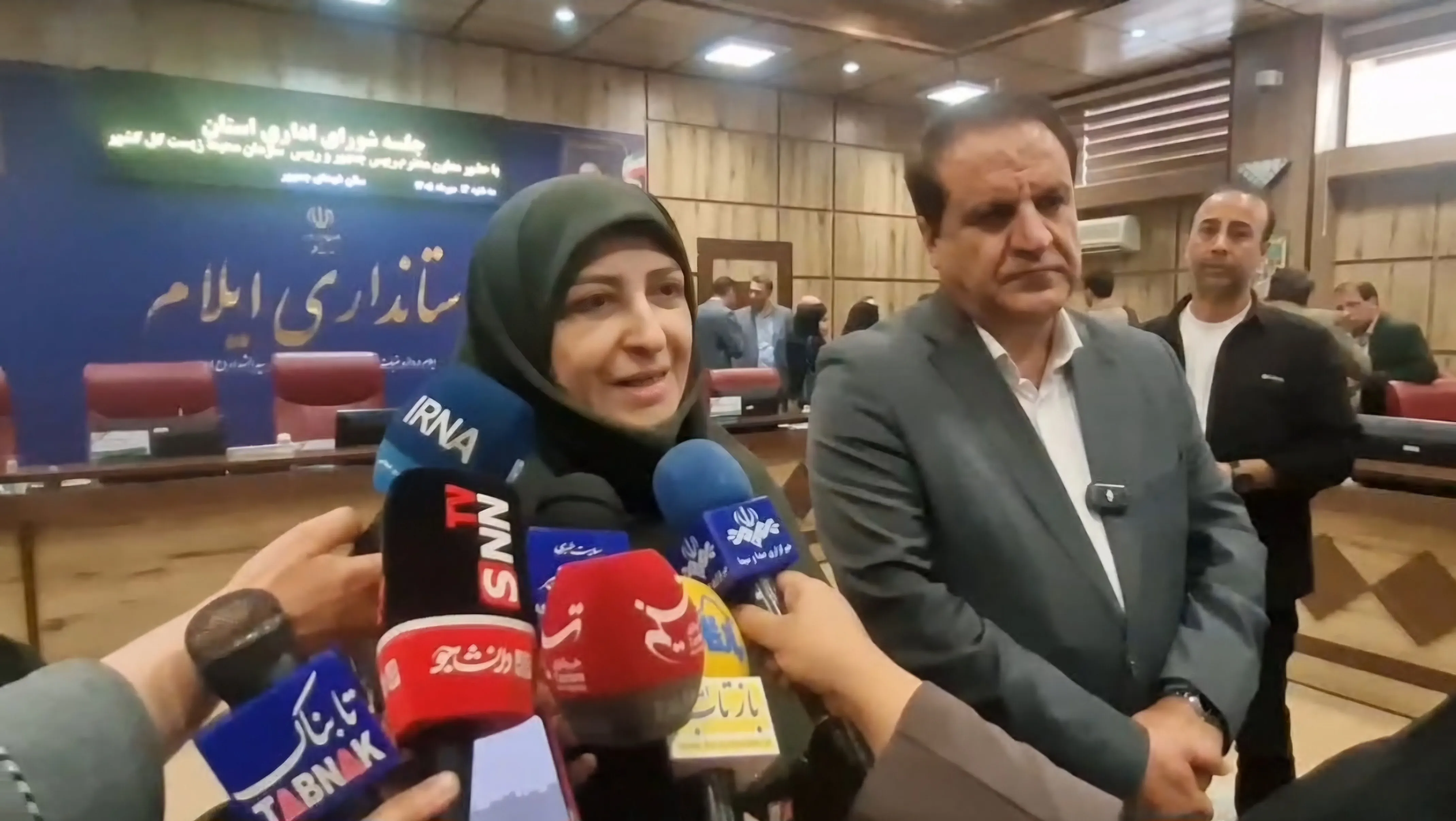 انصاری: تفاهم‌نامه ایران و عراق برای حفاظت مشترک از زیستگاه‌های مرزی ایلام به زودی امضا می‌شود / صنایع ایلام مکلف به پایش مداوم آلایندگی شدند + فیلم