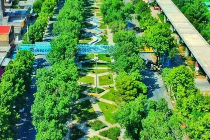 عکس| نمای زیبا و سرسبز از بلوار طاق بستان در کرمانشاه