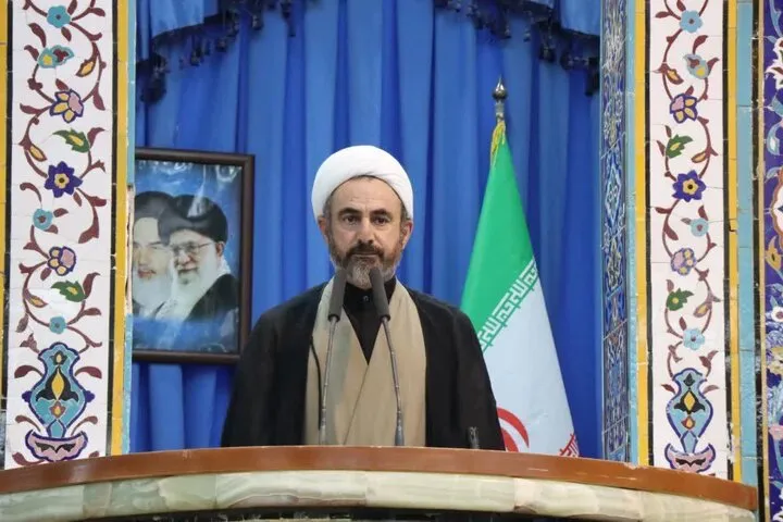 امام جمعه ایلام: ایران خواهان جنگ نیست اما مهاجم را به زانو درمی‌آورد