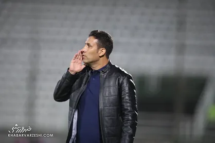 سرمربی پرسپولیسی در بیمارستان بستری شد