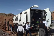 واژگونی اتوبوس در آزادراه قزوین - کرج/ ۱۷ نفر مصدوم شدند