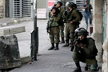۲ جوان فلسطینی در درگیری با صهیونیست&zwnj;ها زخمی شدند / بازداشت ۳۰ نفر در کرانه باختری