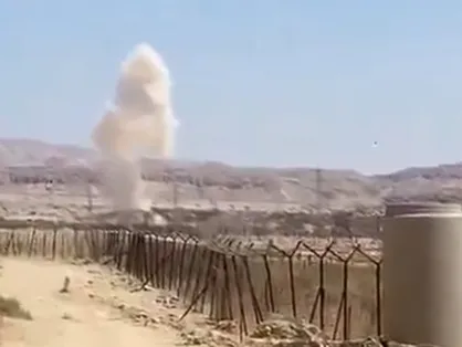 پهپاد به هدف نشست؛ تلاش بی نتیجه آپاچی برای سرنگونی پهپاد