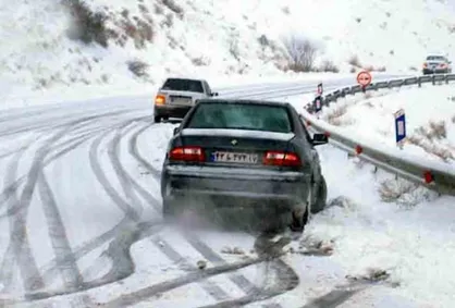 یخ&zwnj;زدایی و برف&zwnj;روبی معابر/ مشکلی در تردد شهروندان وجود ندارد