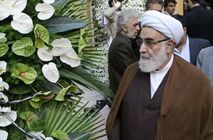 اجازه ندهید برخی با کلیدواژه &laquo;تصمیم نظام&raquo; از جایگاه رهبری سوءاستفاده کنند