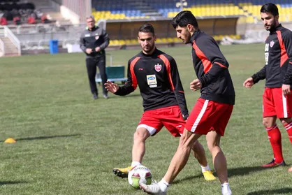 حال&zwnj;وهوای ورزشگاه در آستانه بازی نفت و پرسپولیس و حضور برانکو +عکـس