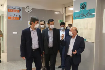 بازدید نماینده وزیر بهداشت از بیماران کرونایی بیمارستان تخصصی و فوق تخصصی نور شهریار