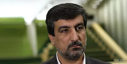 در چهاردهمین جلسه شورای مرکزی حزب احکام دبیران ۱۱ استان صادر شد