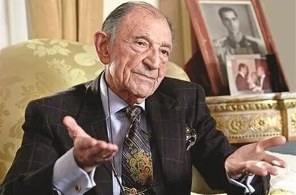 اردشیر زاهدی: ایرانیان خارج از کشور طرفدار تحریم و جنگ با ایران، پستان مادر را گاز می&zwnj;گیرند