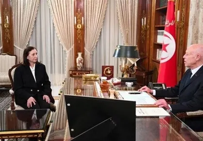 نخست وزیر تونس برکنار شد/ یک زن مامور تشکیل کابینه شد