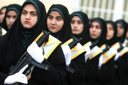 ادامه جنجال&zwnj;ها بر سر کارزار &laquo;سربازی دختران&raquo; /شوخی مجازی یا چالشی اجتماعی؟