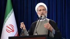 امام‌جمعه قزوین: سیاست عرضه ارز به مردم تأثیری بر قیمت‌ها نداشت