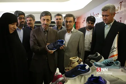 اهدای ۱۰۱۰۰۰ جفت کفش توسط بانک ملت به دانش آموزان نیازمند کمیته امداد امام خمینی (ره)