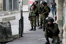 ۲ جوان فلسطینی در درگیری با صهیونیست‌ها زخمی شدند / بازداشت ۳۰ نفر در کرانه باختری