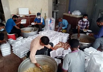 بسیج دانشجویی میناب ۱۷۰۰ پرس غذای گرم بین نیازمندان توزیع کرد