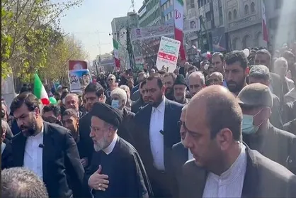 رییس&zwnj;جمهور در مراسم راهپیمایی ۲۲ بهمن حضور یافت