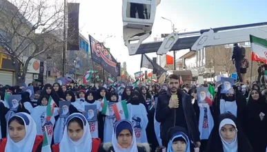زنان زنجانی برای سومین روز کفن پوش به میدان آمدند+فیلم