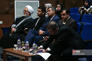 مناظره محمدعلی وکیلی و امیرحسین قاضی زاده