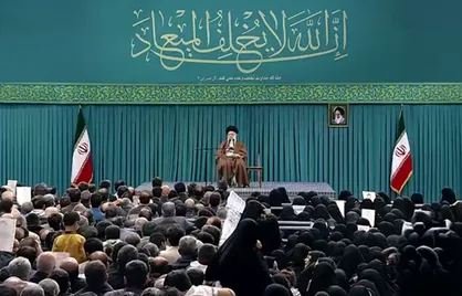 رهبر انقلاب: تصمیم&zwnj;سازان و تصمیم&zwnj;گیران درباره فضای مجازی باید به موضوع امنیت روانی جامعه توجه کنند. مسئولان کشور باید امنیت روانی مردم را حفظ کنند.