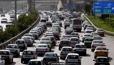 معابر پایتخت همچنان درگیر ترافیک هستند