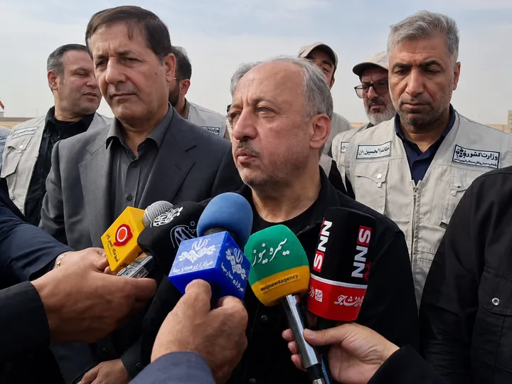 معاون وزیر کشور: میزان بازگشت زائران نسبت به مدت مشابه سال گذشته ۱۷ درصد افزایش داشت / زمان انتظار زائران برای اتوبوس در شرایط بحرانی ۴ دقیقه است + فیلم