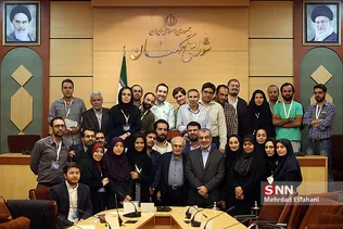 عکس یادگاری خبرنگاران با عباسعلی کدخدایی سخنگوی شورای نگهبان