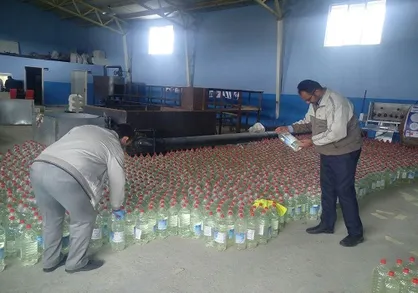 مجمع جهادگران کردستان با همکاری دانشجویان به تولید ماسک و مایع ضدعفونی پرداخت