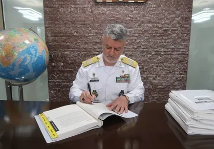 یادگاری مهم نداجا برای &laquo;آیونز&raquo; در پایان دوره ریاست ۳ ساله
