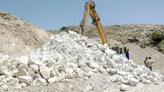 کشف ۲۰ تن سنگ سیلیس قاچاق در همدان
