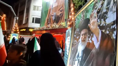 حضور عزاداران عراقی رهبر شهید در خیابان کشوردوست + فیلم