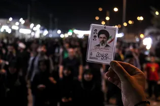 راهپیمایی زائران اربعین در مسیر نجف به کربلا