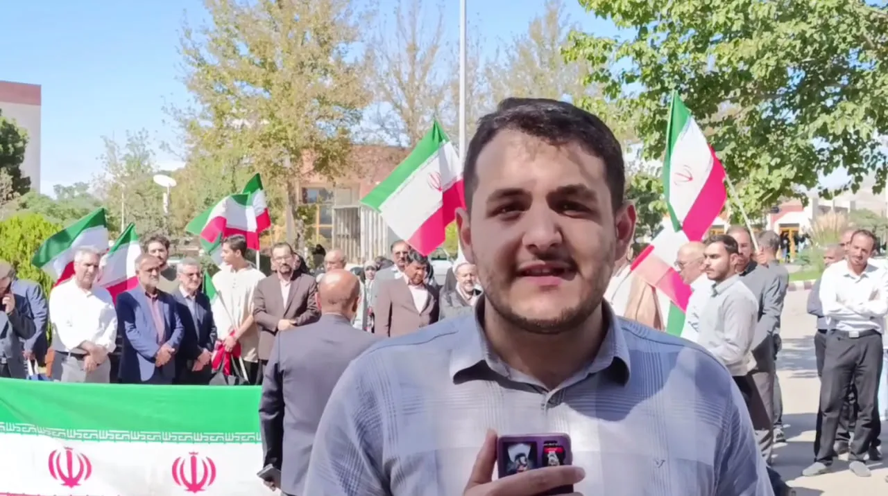 دانشگاهیان دانشگاه آزاد قزوین به میدان آمدند؛ از حمایت از ایران تا پاسداشت شهدای انقلاب