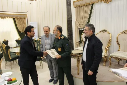 تقدیر از عوامل اجرایی جشنواره فیلم مستند ۱۷ در قم